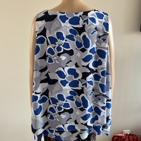 Floral V-Neck Blouse - Blue and White - Picture 3 of 11